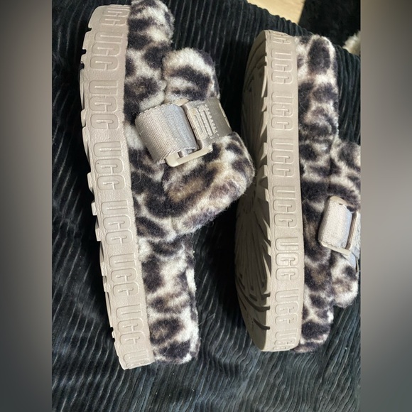 Uggs slides - Picture 3 of 3